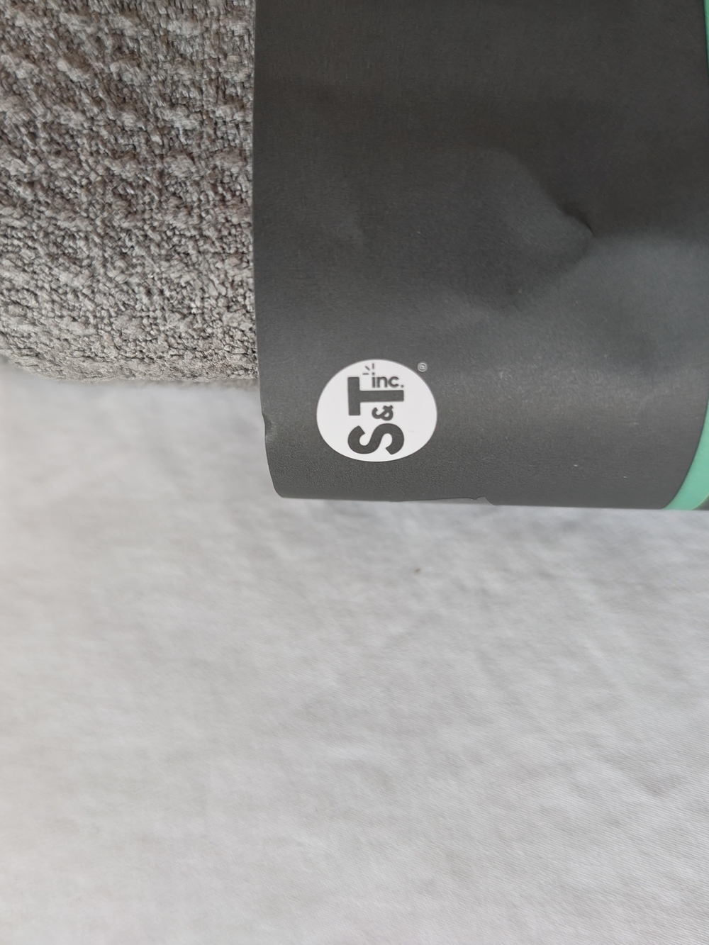 Microfiber Yoga Mat Towel with Silicone Grip - Gray - Picture 5 of 7